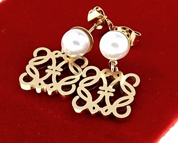 gold earrings made of stainless steel