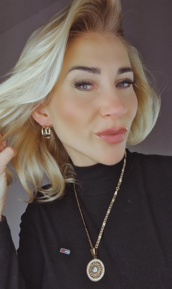 gold earrings made of stainless steel