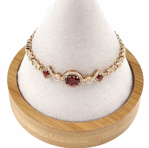 gold bracelet for a gold-plated leg