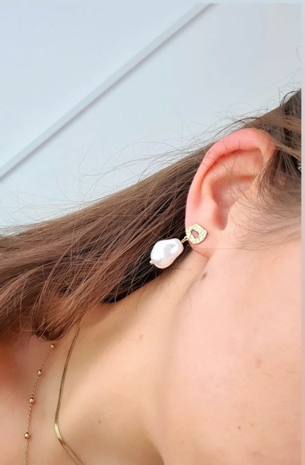 gold earrings made of stainless steel