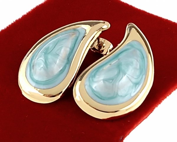 gold earrings made of stainless steel