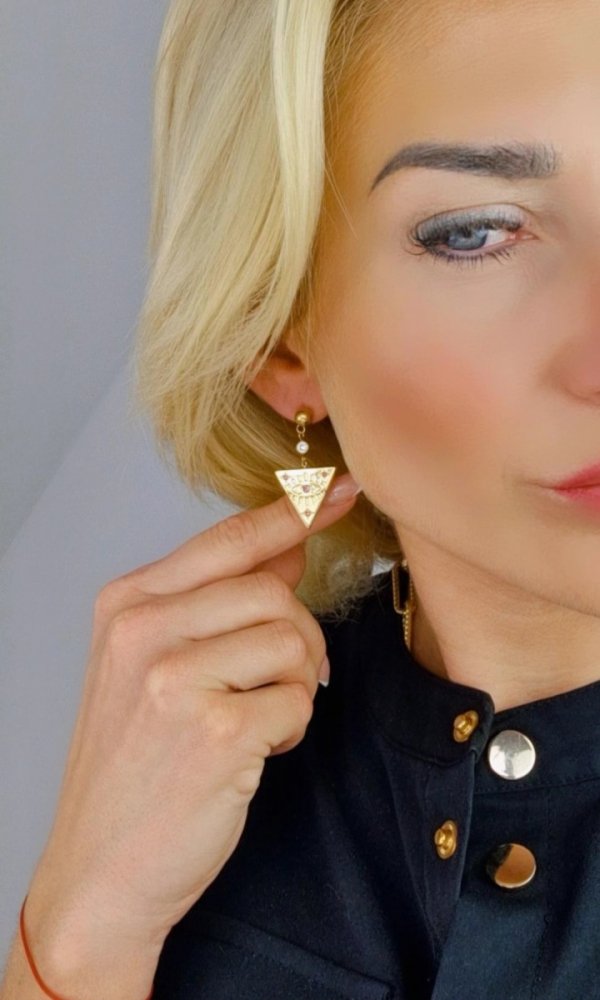 gold earrings made of stainless steel