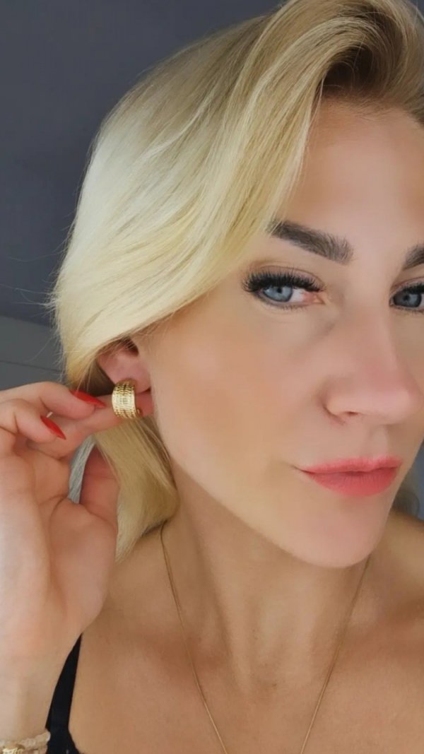 gold earrings made of stainless steel