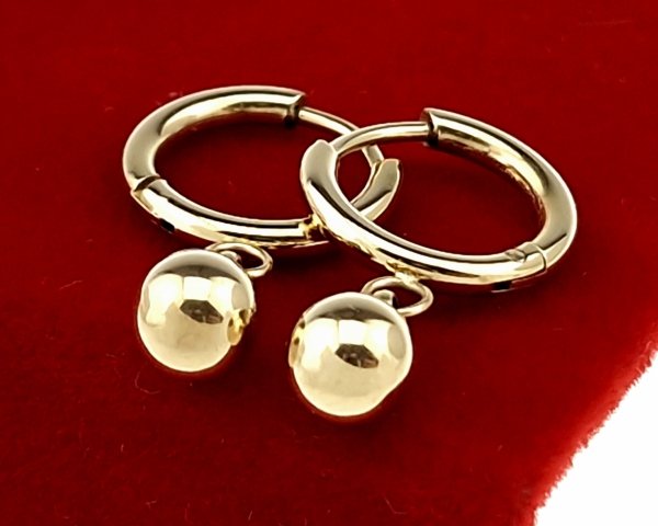 gold earrings made of stainless steel