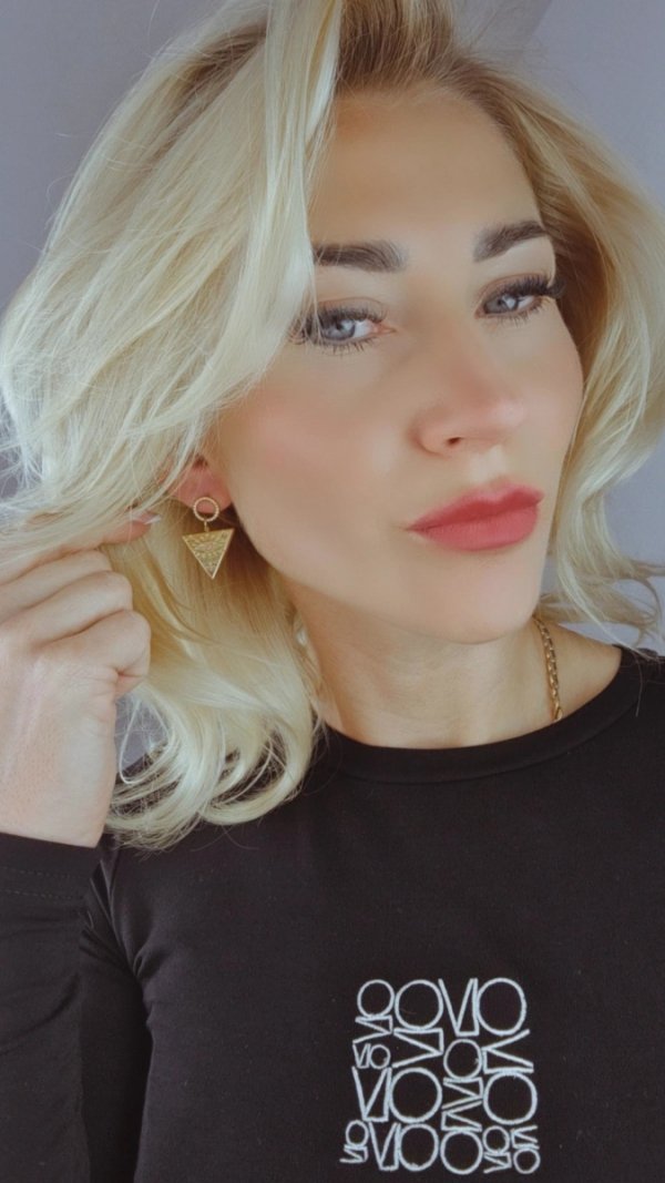 gold earrings made of stainless steel