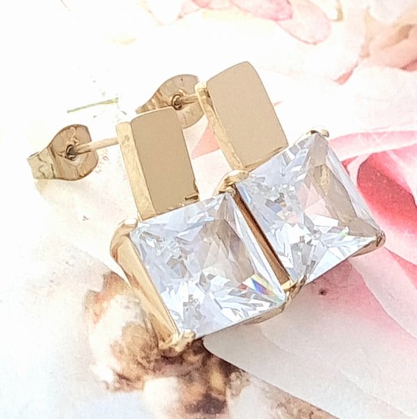 gold earrings made of stainless steel