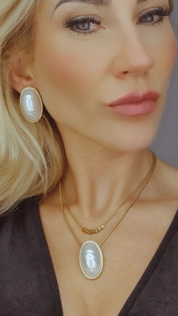 gold earrings made of stainless steel