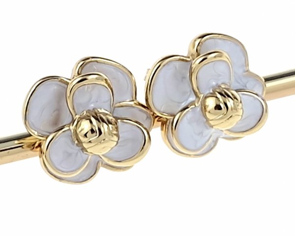 gold earrings made of stainless steel