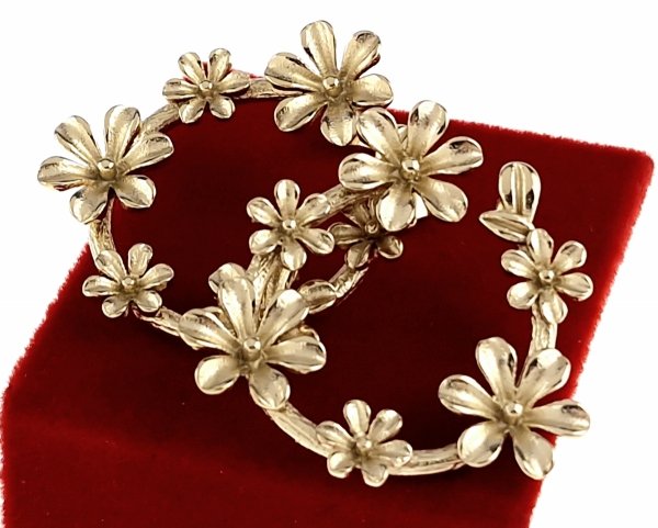 gold earrings made of stainless steel