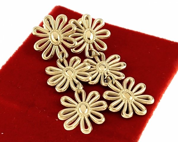 gold earrings made of stainless steel