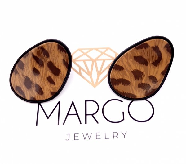 gold earrings made of stainless steel