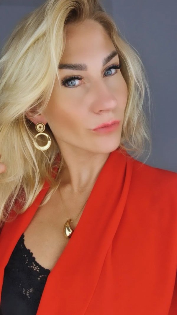 gold earrings made of stainless steel