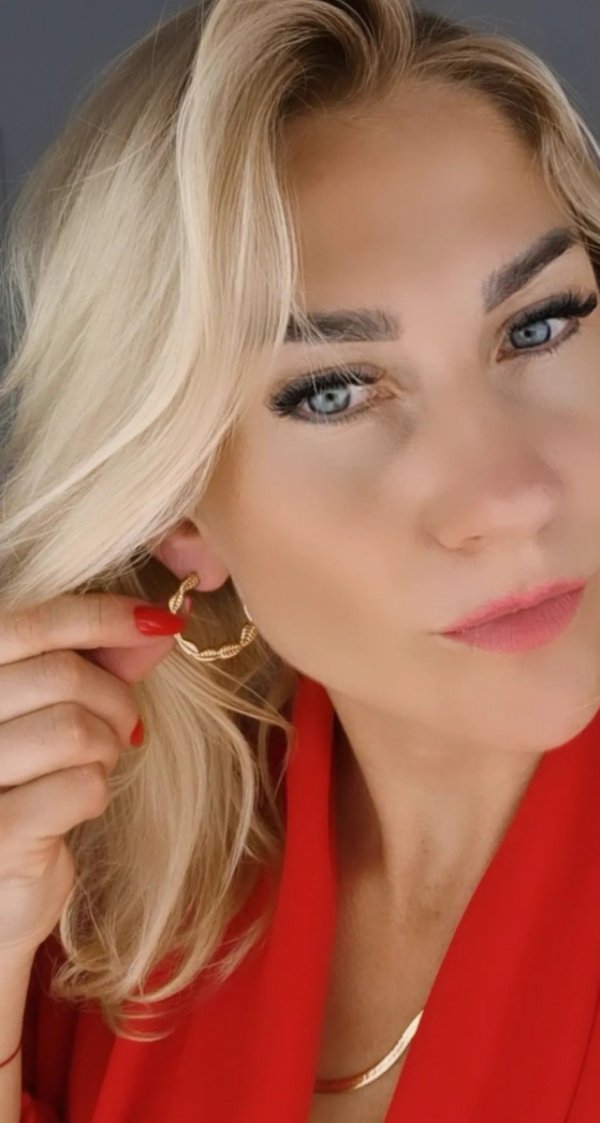 gold earrings made of stainless steel