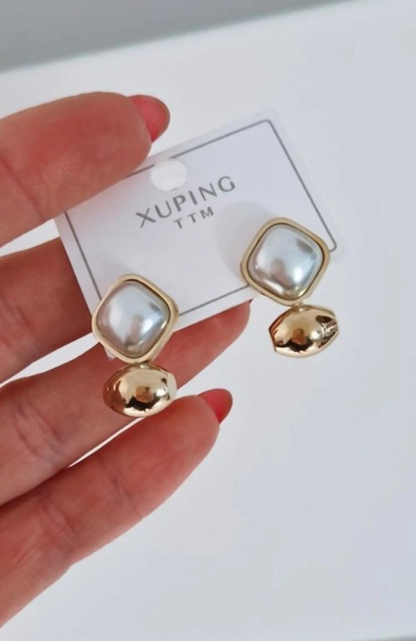 gold earrings made of stainless steel
