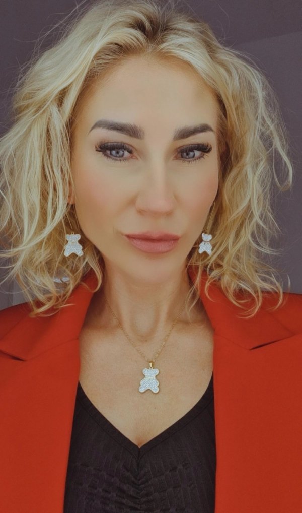 gold earrings made of stainless steel