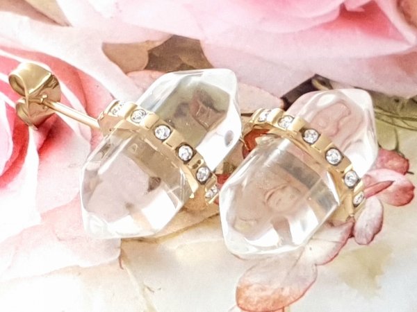 gold earrings made of stainless steel