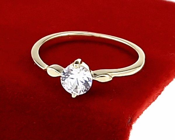 p02 Pierścionek złoty zaręczynowy błyszczący cyrkonie pozłacany 14k