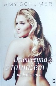 Amy Schumer • Dziewczyna z tatuażem na lędźwiach