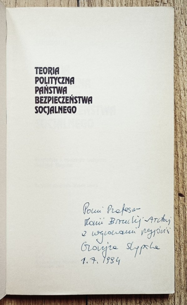 Niklas Luhmann Teoria polityczna państwa bezpieczeńśtwa socjalnego