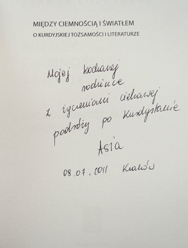 Joanna Bocheńska Między ciemnością i światłem. O kurdyjskiej tożsamości i literaturze