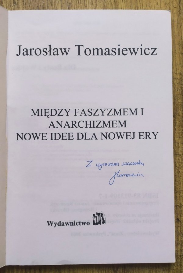 Jarosław Tomasiewicz Między faszyzmem a anarchizmem. Nowe idee dla nowej ery