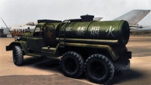 Trumpeter 01104 JIEFANG CA-30 FUEL TRUCK 1/72