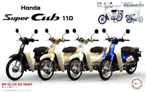 Fujimi 141824 Honda Super Cub 110 (Classical White) 1/12