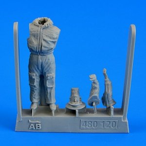 Aerobonus 480120 Soviet Pilot - the Cold War period 1/48