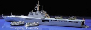 Tamiya 31003 Japanese Defence Force LST-4001 Ohsumi 1/700