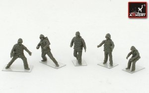Armory Models F7215 Soviet/Russian Airfield firefighters (modern) 1/72