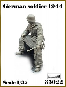 Ardennes Miniature 35022 GERMAN SOLDIER 1944 1/35