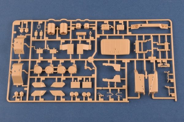 Hobby Boss 85523 Russian KrAZ-260B Tractor with MAZ/ChMZAP-5247G semitrailer 1/35