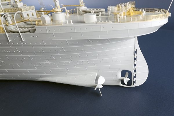 Trumpeter 03720 Olympic 1/200 