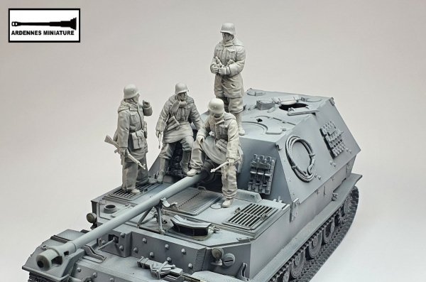 Ardennes Miniature 35026 GERMAN OFFICER 1944 1/35