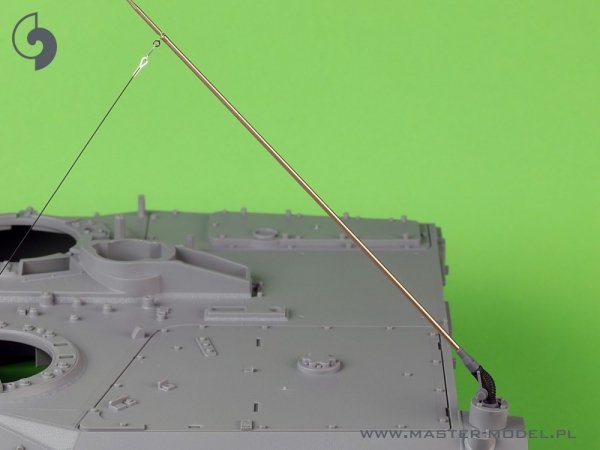 Master GM-16-008 Antena Comrod VHF3088VM - używana na czołgu Leopard 2 A7V oraz innych pojazdach (2 szt.) - wersja UGIĘTA 1/16