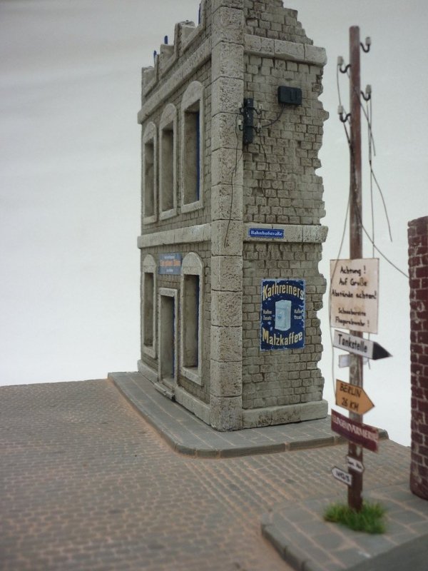RT-Diorama 35197 Diorama-Base: &quot;Street Corner&quot; 1/35