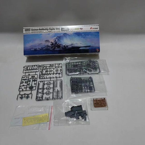 FlyHawk Model FH1133 German Navy  Battleship Tirpitz (1942) 1/700