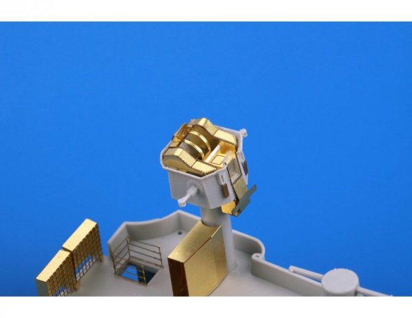 Eduard 53197 HMS Hood pt. 7 main top TRUMPETER 1/200