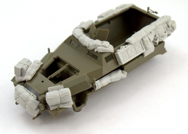 Panzer Art RE35-496 Stowage set for Sd.Kfz 251C 1/35