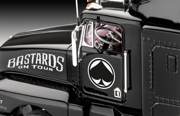 Revell 07654 Tour Truck &quot;Motörhead&quot; 1/32