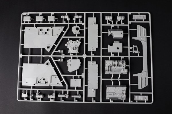 Trumpeter 00935 German Sd.Kfz 173 Jagdpanther Late Version 1/16