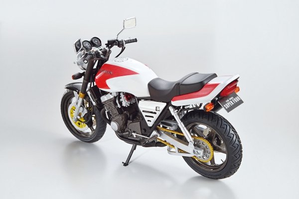 Aoshima 06479 ONDA NC31 CB400 SUPER FOUR '92 with CUSTOM PARTS 1/12