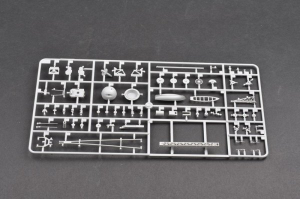 Trumpeter 03702 German Bismarck Battleship (1:200)