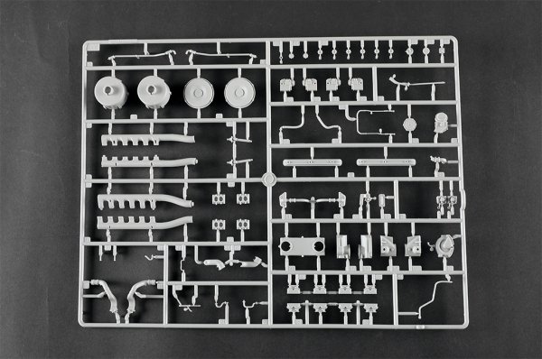 Trumpeter 00944 Pz.Kpfw.VI Ausf.E Sd.Kfz.181 Tiger I (Medium Production) 1/16