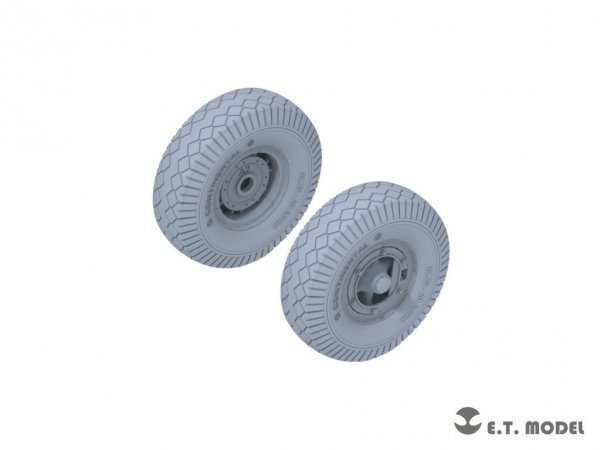 E.T. Model P35-062 WWII German Sd.Kfz.9 18t FAMO Sagged front wheels and Workable Track 1/35