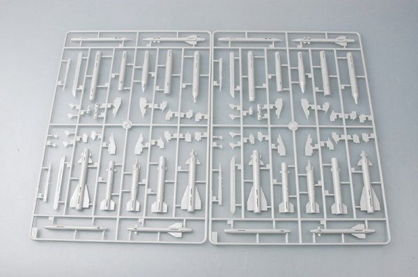 Trumpeter 02835 Su-24M Fencer-D (1:48)
