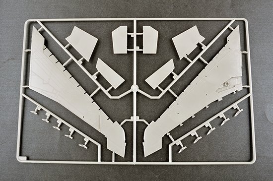 Trumpeter 02246 F-100F Super Sabre 1/32