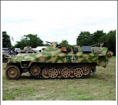 Zebrano 100-002 Sd.Kfz 251/1D 1:100