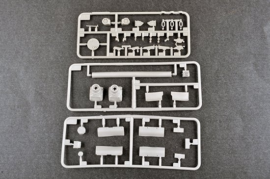 Trumpeter 09581 Russian T-80UD MBT - Early 1/35