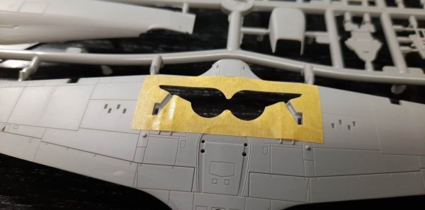 Omask 77007 Bf 109 E (for Tamiya) - wheel bay yellow masking tape 1/72